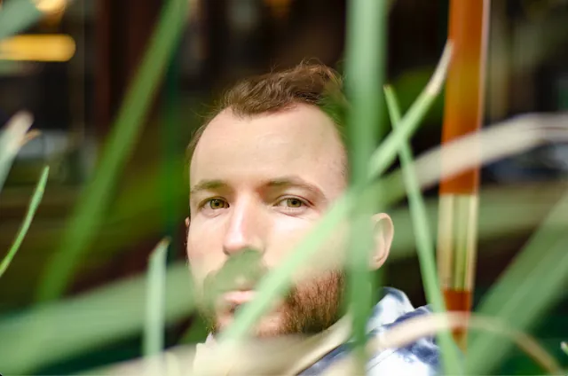 Musician Jósean Log